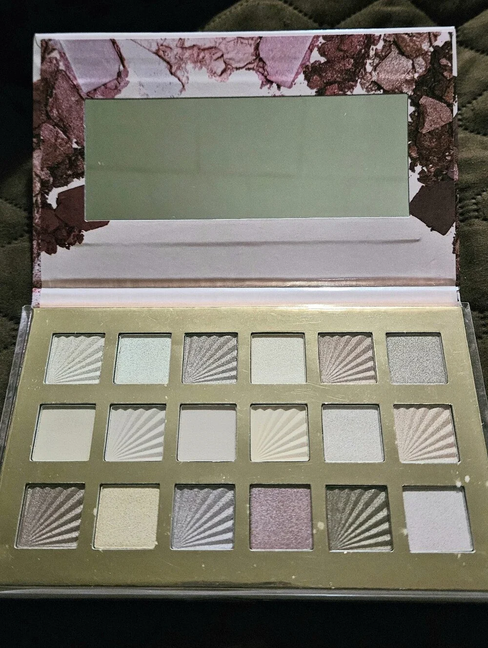 Nicole Miller New York Rosy Nudes 18 Piece Eyeshadow Pallet